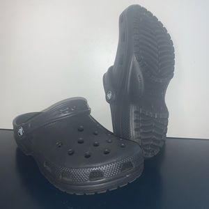 Crocs. Women Size 7. Black.